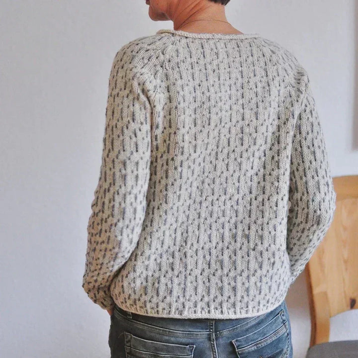 Viktorie | Elegantní šedý svetr s lodičkovým výstřihem