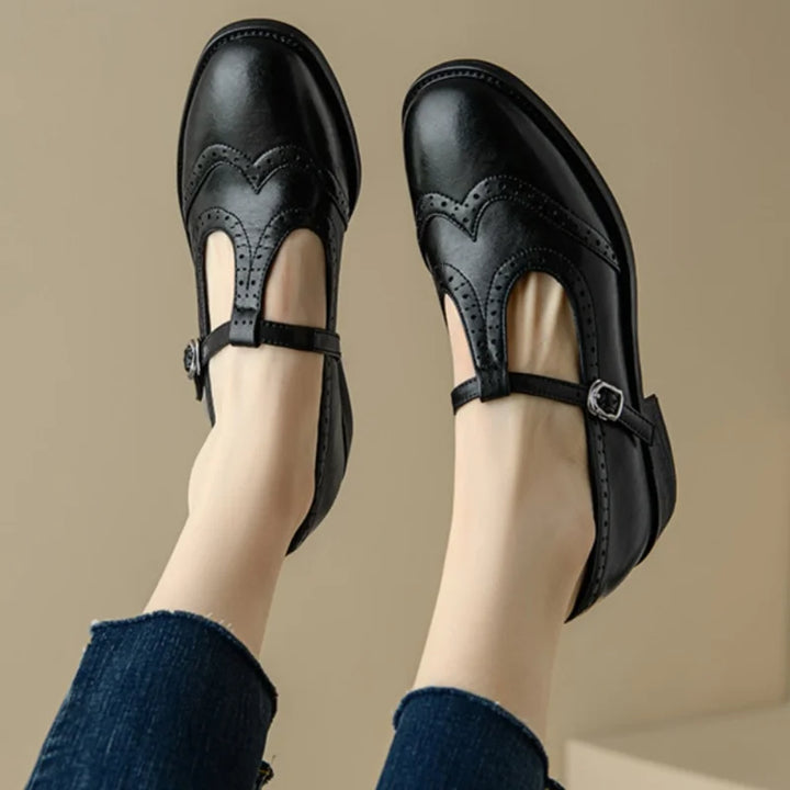 Anežka | Elegantní dámské boty s páskem do T