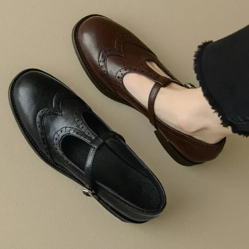 Anežka | Elegantní dámské boty s páskem do T