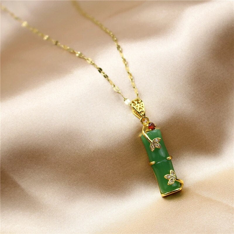 Laura | Náhrdelník s nefritovým amuletem